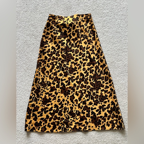 Aritzia leopard skirt - Picture 3 of 3